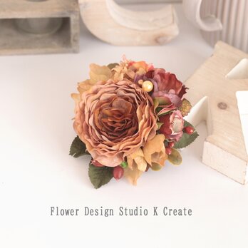 シャビーなラナンキュラスのコサージュ　コサージュ　入学式　卒業式　セレモニー　フォーマル　シャビー　オレンジ　ベージュ　