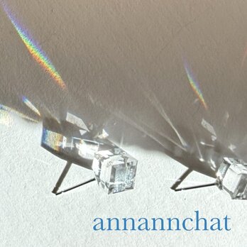 オーストリア製　ビンテージ　スワロフスキ―　クリスタル 大粒　８mm　 斜めキューブピアス】プリズム