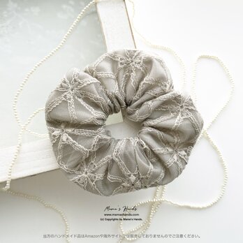 《ふんわり グレイッシュ 刺繍 》おしゃれな くすみ グレー  レース ヘアゴム シュシュ