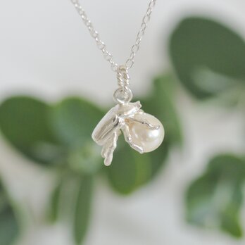 ハナムグリのネックレス