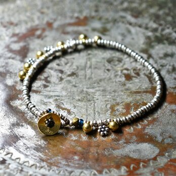 シャン族oldシルバーとカレンシルバー、まん丸インドブラス＆インドシルバー小花、oldオリッサブラスのブレス