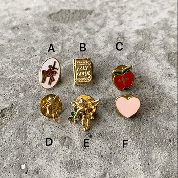 Vintage USA retro gold tone mini pin brooch