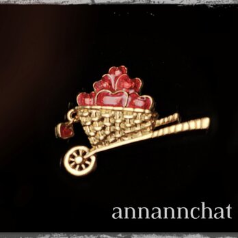 【アメリカ製　ビンテージ　エナメル　ルビーレッド　ハート　揺れる ピンブローチ】バレンタイン