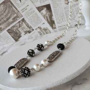 ビーズボールとコットンパールのネックレス