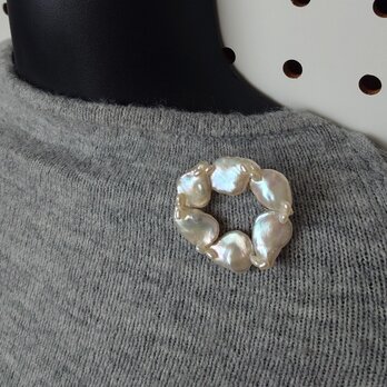 バロック真珠のサークルブローチ