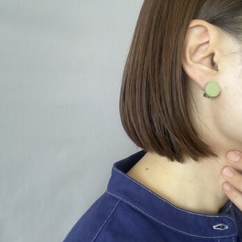 陶のイヤリング（まる）