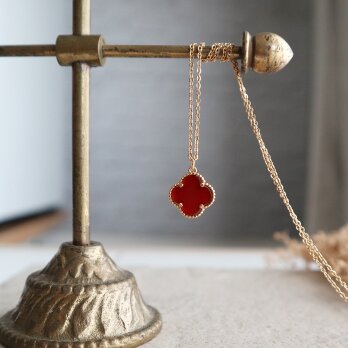 天然石！レッドアゲートのフラワーネックレス　金アレ対応　クローバー