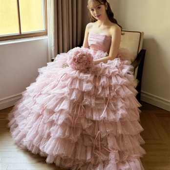 豪華！カラードレス チェリーピンク ベアトップ キラキラ 柔らかく重ねたチュールスカート リボン ミニトレーン 花嫁