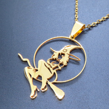 ステンレス製ゴールドカラーのホウキにまたがる魔女のペンダントネックレス ウィッチ ムーン アジャスター追加可
