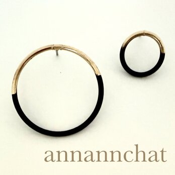 【【 ゴールド・黒　 フープ　asymmetry　輪っか　ピアス】