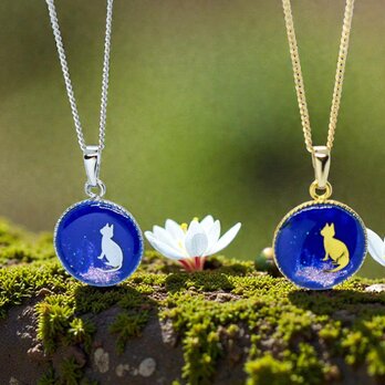 【ネコの日】シンプルなまるいネコたちのネックレス　ウルトラマリン×オーロラ　金具の色が選べます