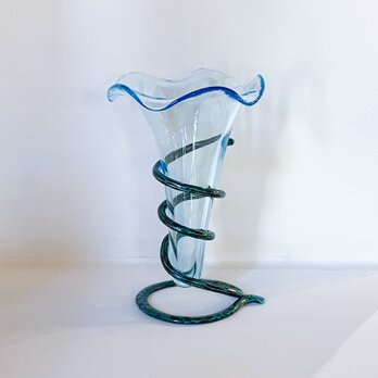 コーン型ガラス花器(薄い水色)