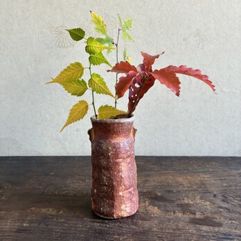 緋色 筒形花入｜穴窯焼成・焼締｜古信楽白荒土｜耳付き