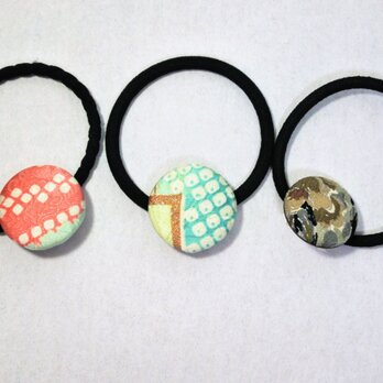 着物地で作ったくるみボタン髪留め　ヘアゴム