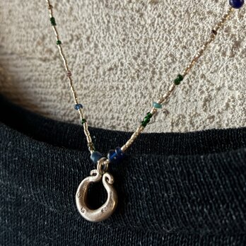 ＊happy price＊かれんなネックレス＠カレンシルバーチャーム＋カレンシルバービーズ＋いろいろ古いシードビーズ