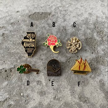 Vintage USA retro gold tone pin brooch