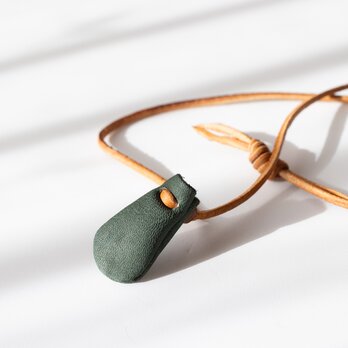 yoki  抹茶染巾着首飾り　蝦夷鹿革　ネックレス　ペンダント　2251124