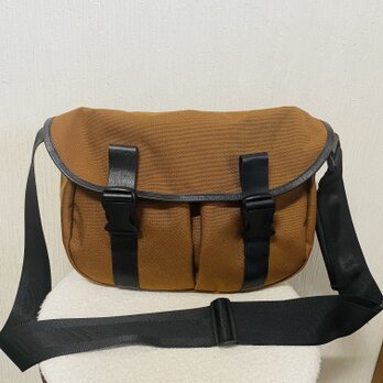 コーデュラナイロンショルダー・ポーチ付き