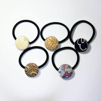 着物地で作ったくるみボタン髪留め　ヘアゴム