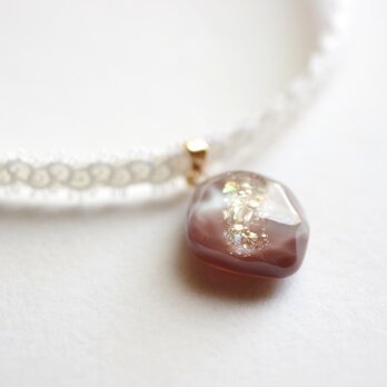 【受注製作】レジンアート　鉱物モチーフとタティングレースとサテンリボンのチョーカー〈一口チョコレート〉