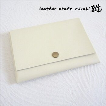 B7対応パスポートケース《ゴートスキン》クリーム・カードポケット付き・0161