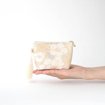 【花丸模様　ベージュ・シルバー　シルク帯リメイク　ミニポーチ】カードケース、ポーチ小さめ、誕生日ギフトにも。