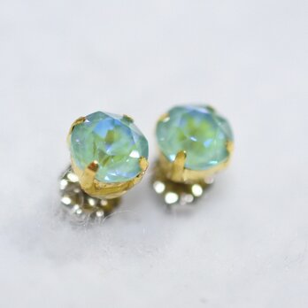 スワロフスキー・チャトンのピアス（6mm・ クリスタル シルキーセージ ディライト・チタンポスト）