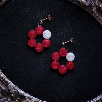 レジンアート　丸を連ねてピアス〈椿2〉