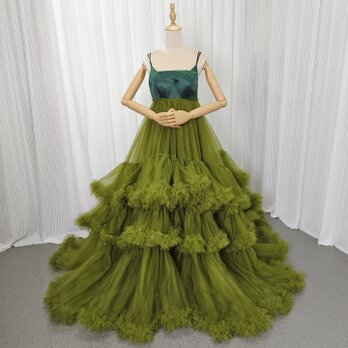 カラードレス グリーン キャミソール ボリュームドレス 優雅なシルエット デザイン感 背中見せ 前撮り