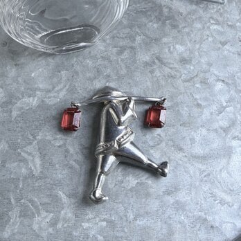 SC146-ヴィンテージブローチ U.S.A. 1940〜50's Orientalism Figural Porter