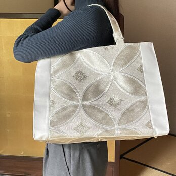 銀色が美しい、帯地で作った大きめトートバッグ　