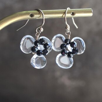 透明に咲くクリアフラワー | 天然石 クリスタルクォーツ×ブラックスピネル | 14Kgf ピアス/イヤリング
