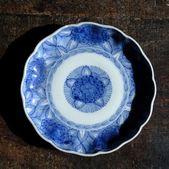 六つの紫陽花◆線描きで素敵。伊万里　紫陽花文染付線描き七寸中皿　骨董・antiques 蝶々　江戸末期 i5【縁にアタリ】