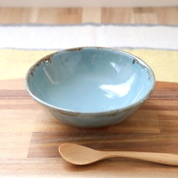 ニュアンスブルーと縁飴の平碗