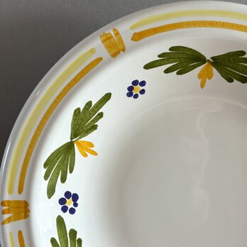 南フランスの工房で作られた温もりあふれる絵皿