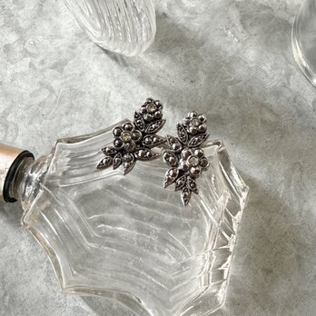 PA462-【 AVON 】エイボン・ヴィンテージピアス 1988 "Empire" Faux Marcasite Flower