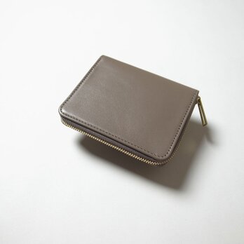 上質イタリアンレザー’スリムでコンパクト'な「Round fastener Wallet」- トープ -