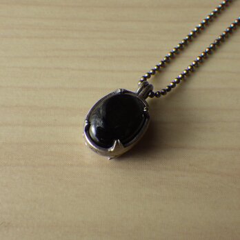 豚のペンダント