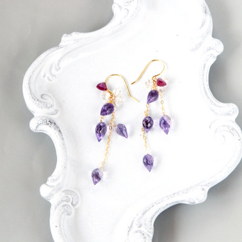 春告げの花蕾 ― 紫雫　ピンクアメジストxルビーxハーキマーダイヤモンドピアス14kgf