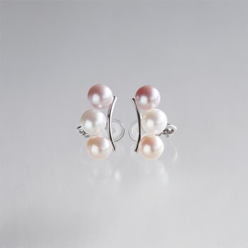 パール3連イヤリング 色：マルチカラー