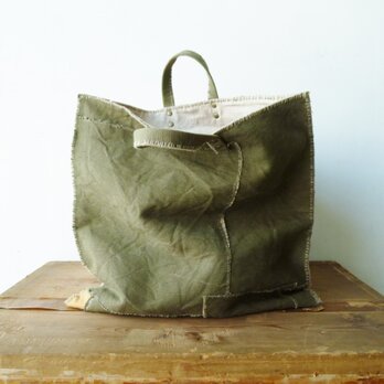 オリーブグリーンのつぎはぎバッグ