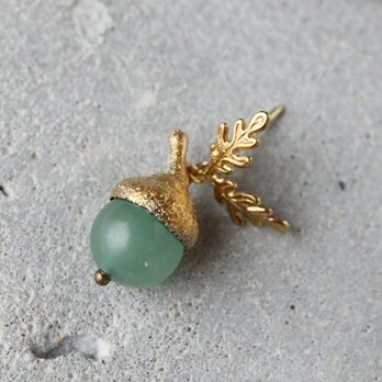 どんぐりのピンバッジ [グリーンアベンチュリン]