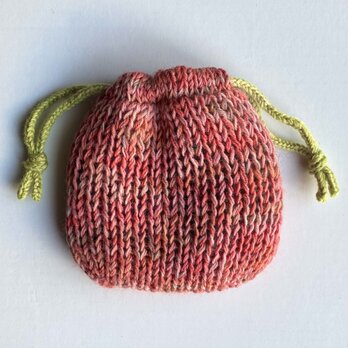 りんごの季節じゃないけれど。/   手編みの巾着　no237