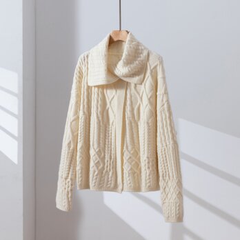 レトロなラップオーバーカーディガン　ケーブル編みカーディガン　ウール100％　二色　260110