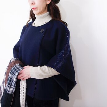 [予約販売] ネイビーウールとトーションレースの羽織りケープ** ポンチョ 羽織り 紺 フラワー 旅行 美術館