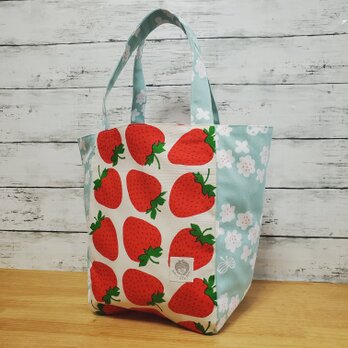 大きめころりんマルシェトートバッグ (いちご×北欧フラワー柄)