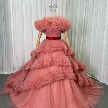 美品！カラードレス オフショルダー ローズピンク ラッフルフリル デザイン感 ロングトレーン 花嫁