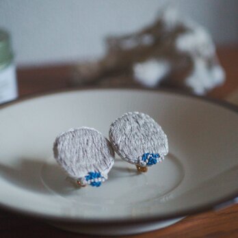 刺繍イヤリング「夜の月桃」