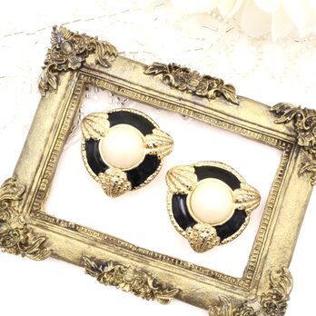 【アメリカ買付】ブラック × ラウンドイヤリング ＊Vintage Classic Noir Pearl 1980s–1990s