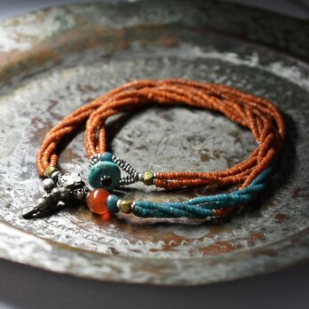 oldアフガンシルバーとミゾーラムカーネリアン、インドシルバー鈴、アンティークオレンジ＆ピーコックブルービーズの4連ネックレス